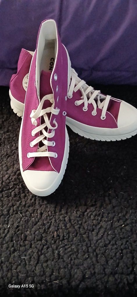 BNWB Converse Sneakers