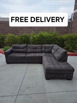 Large Charcoal Gray L-Shaped Sectional Couch w/ Right Chaise (113" x 85")