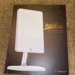  LED MAKEUP MIRROR Bluetooth Audio + USB Charger