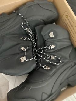 Snow boots size 10