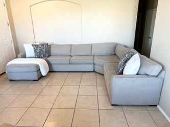 Macy's Radley Gray Sectional Couch-DELIVERY AVAILABLE 🚚