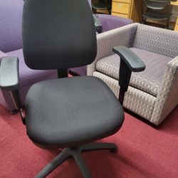 VERY NICE LIKE NEW HIGH QUALITY CHAIR AWESOME FOR HOME OR WORK (HOME22)

