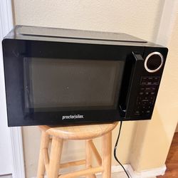 $20  Microwave 0.9 Cu. Fu