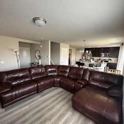 LEATHER SECTIONAL