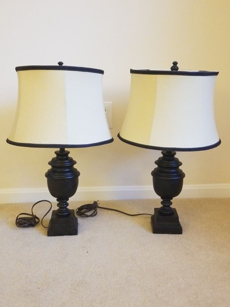 PENDING - Set of 2 side/night table lamps