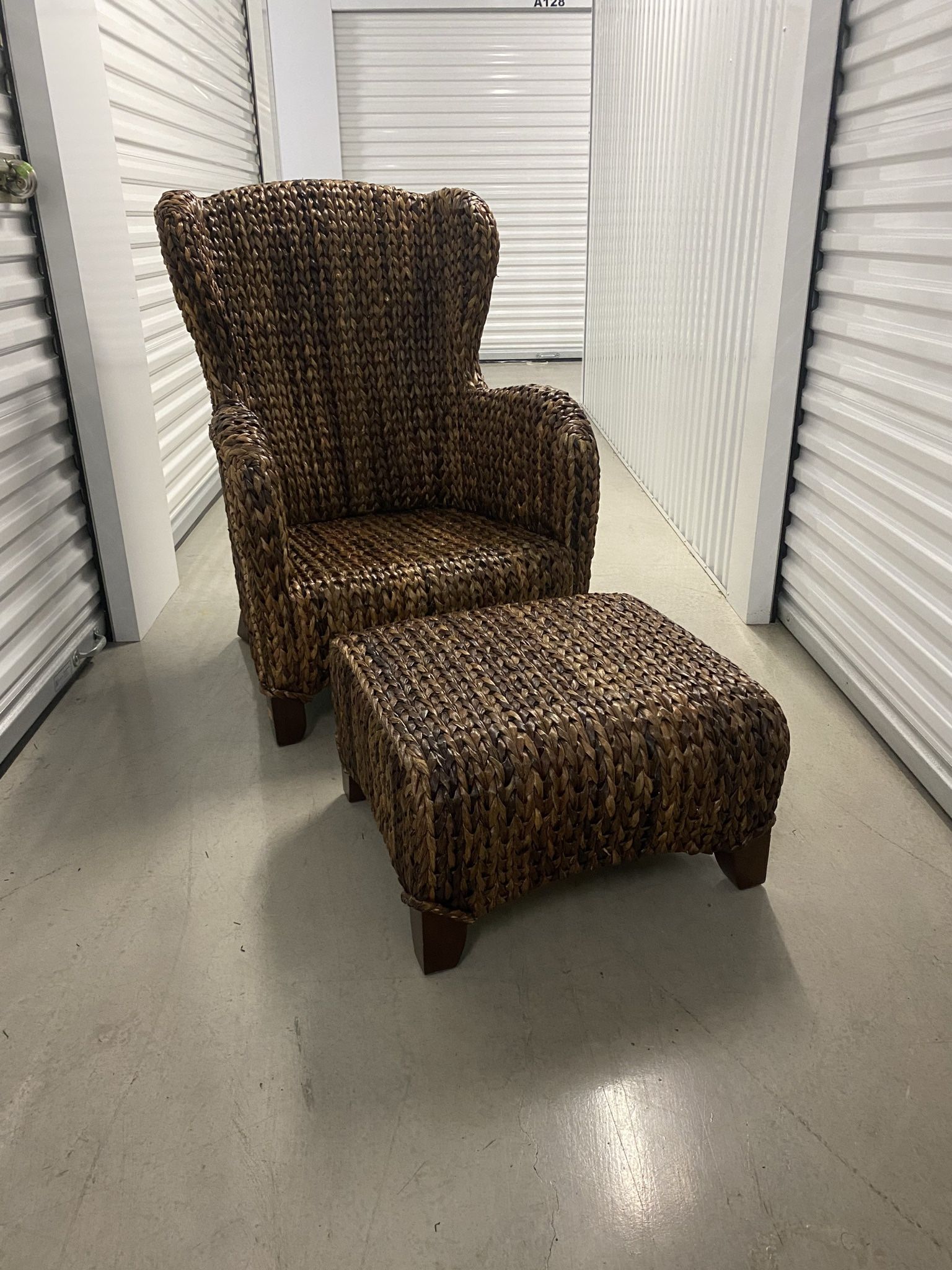 Pottery Barn – Seagrass Wing Chair Ottoman