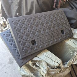 Only $10 for 2 Curb Ramps, 2.75"H, Lightweight, 4,400LB capacity, rampas