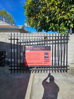EACH FOR SALE BRAND NEW  FENCES 10'X6' POST AND HARDWARE INCLUDED 
POWDER COATED SURFACE BLACK
EASY TO INSTALLED
HARDWARE AVAILABLE
IDEAL FOR HOUSE,LA