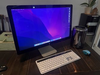 Apple Mac Pro (Late 2013) + 27” Apple Thunderbolt Display + Keyboard + Mouse