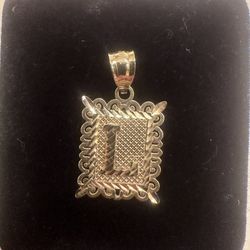 10k Gold L Pendant Necklace 