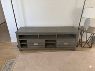 Tv stand in wonderful condition