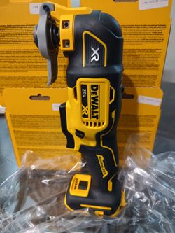 New DeWalt 20v xr 3 speed oscillating multi tool... tool only
