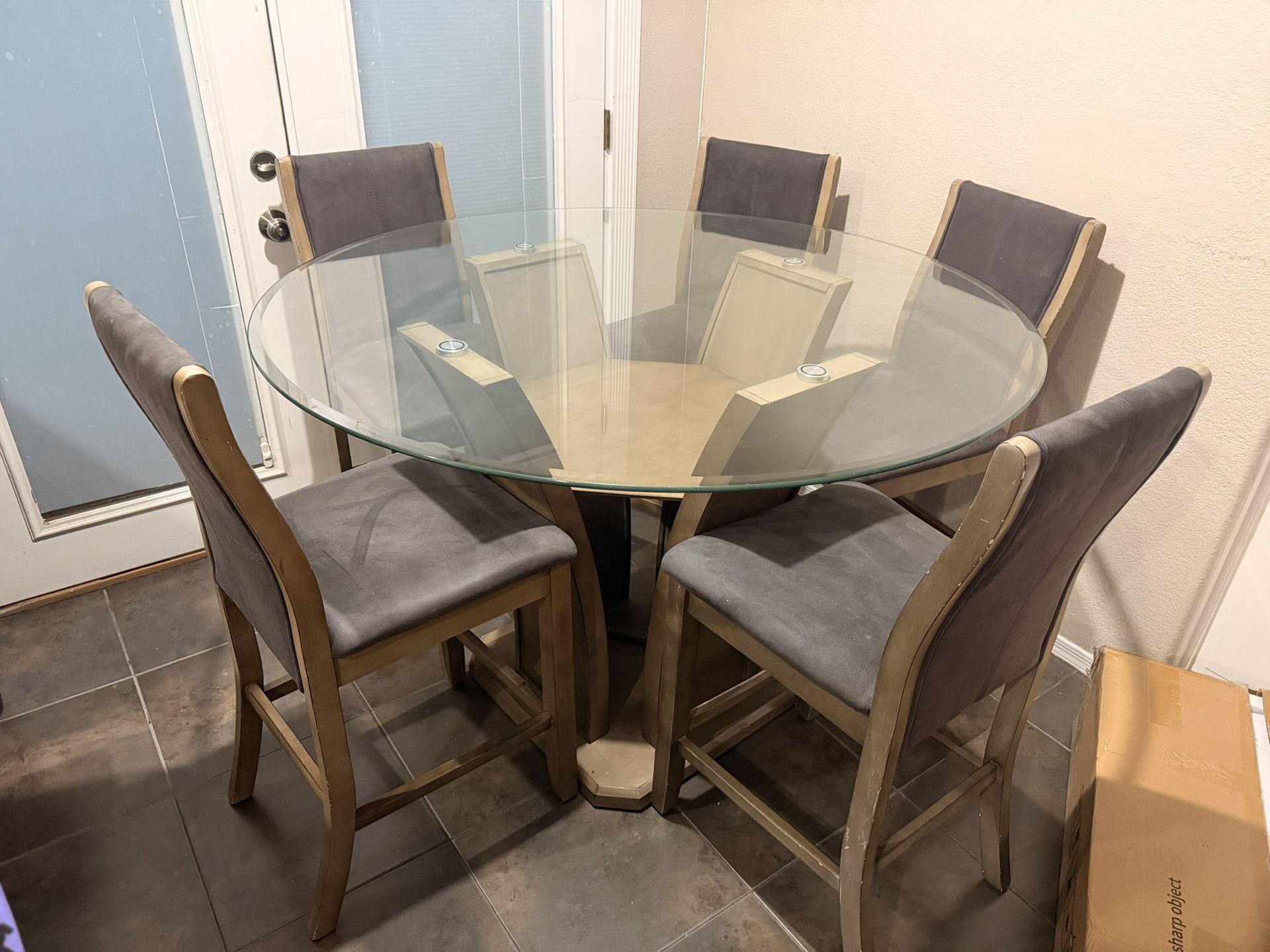 Round Dining Table