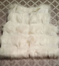 Guess size small new faux fur vew