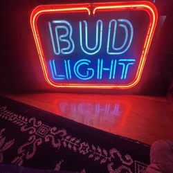 Neon Light 1980s Bud Light it’s all original 20x15 great working condition