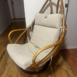 Rattan Swivel Chair 