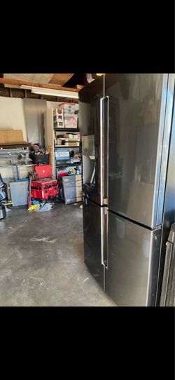 Samsung  22 cu. ft. Food Showcase Counter Depth 4-Door Flex™ Refrigerator with FlexZone™ in Black Stainless Steel