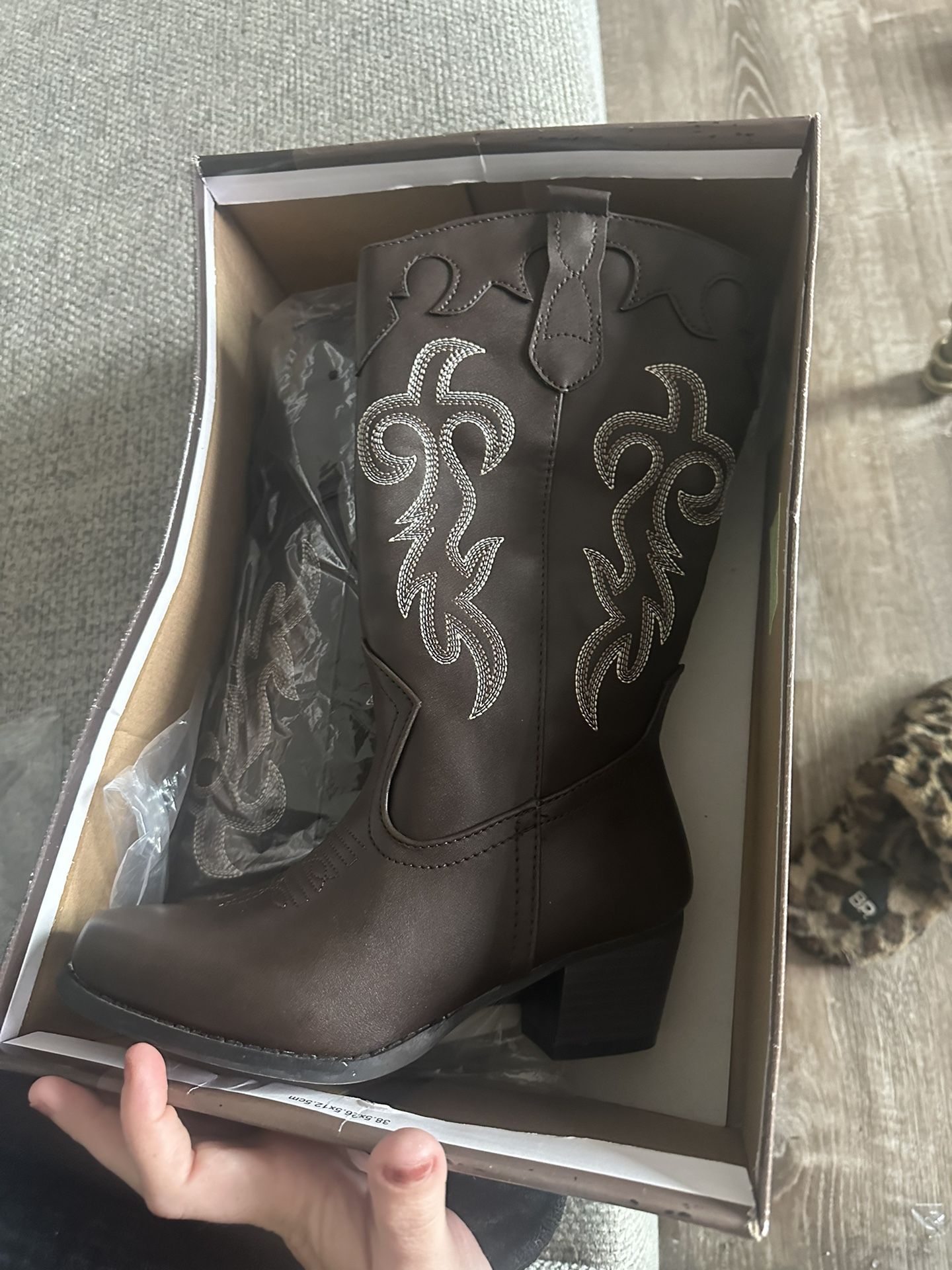 Women’s Size 6 Boots 