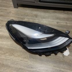 Tesla Model 3 Rt Side Head Light 2021 2023