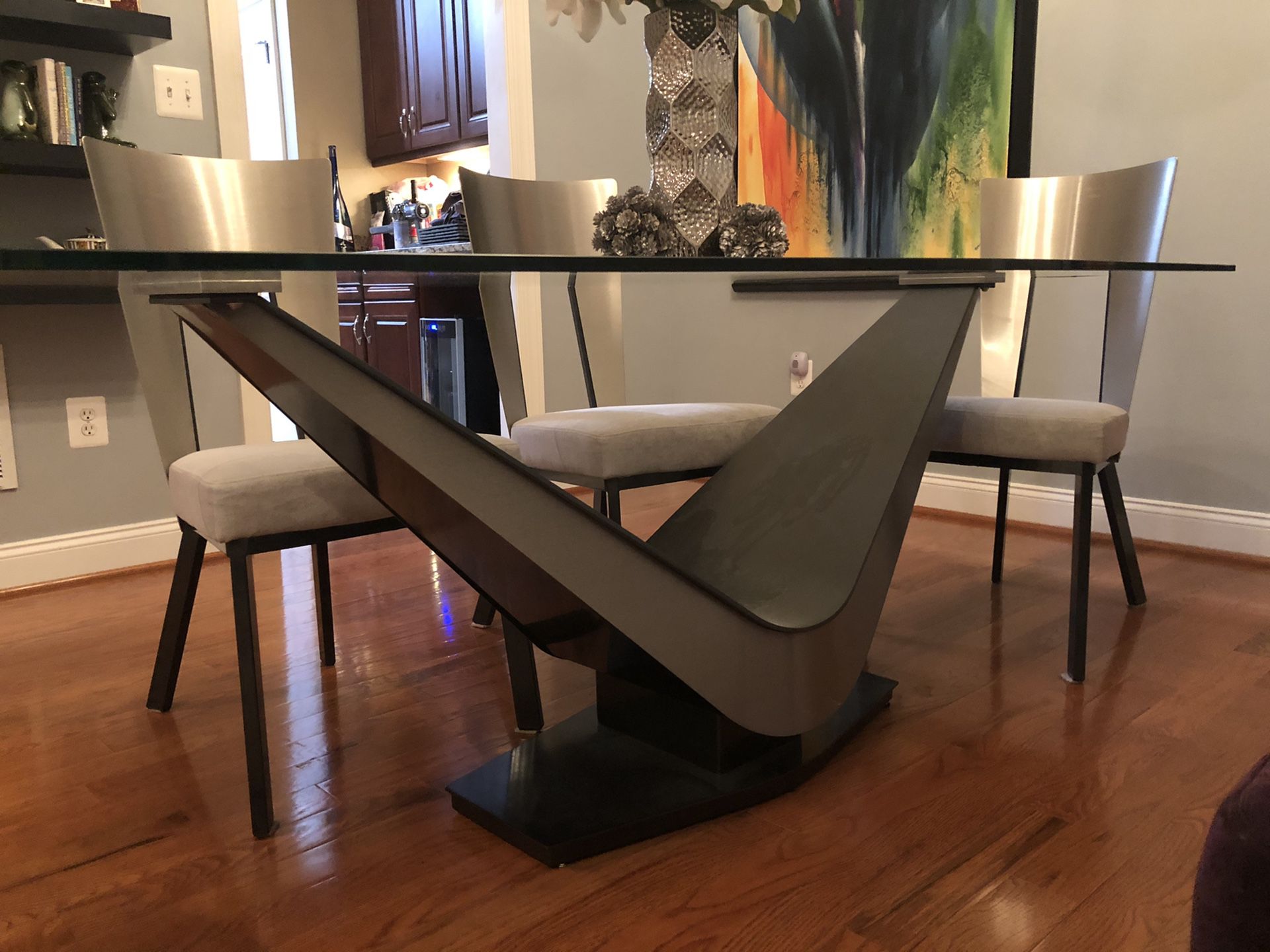 Elite Modern Victor Dining Table and Chairs