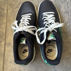 Nike Men’s Tennis Shoes Size 9   New  