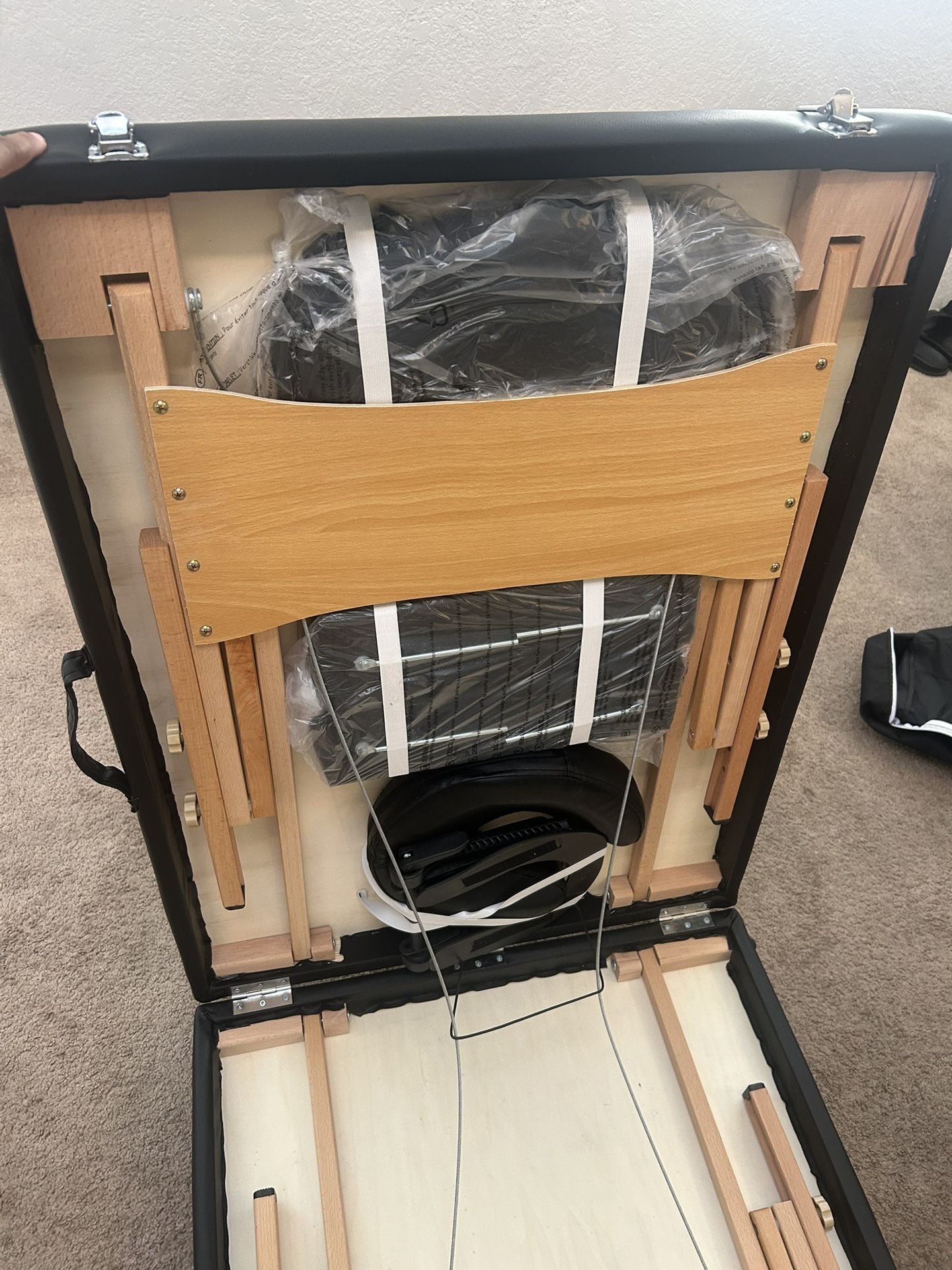 Massage Table With Foldable Legs