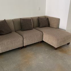 Sectional Sofa w/3 Pillows