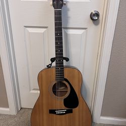 Yamaha Acoustic Guitar