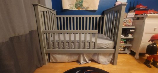 Pottery Barn Kendall Crib 2 in 1 Toddler Bed