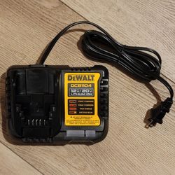 Dewalt 12V MAX*/20V MAX*/FLEXVOLT 4 Amp Charger new