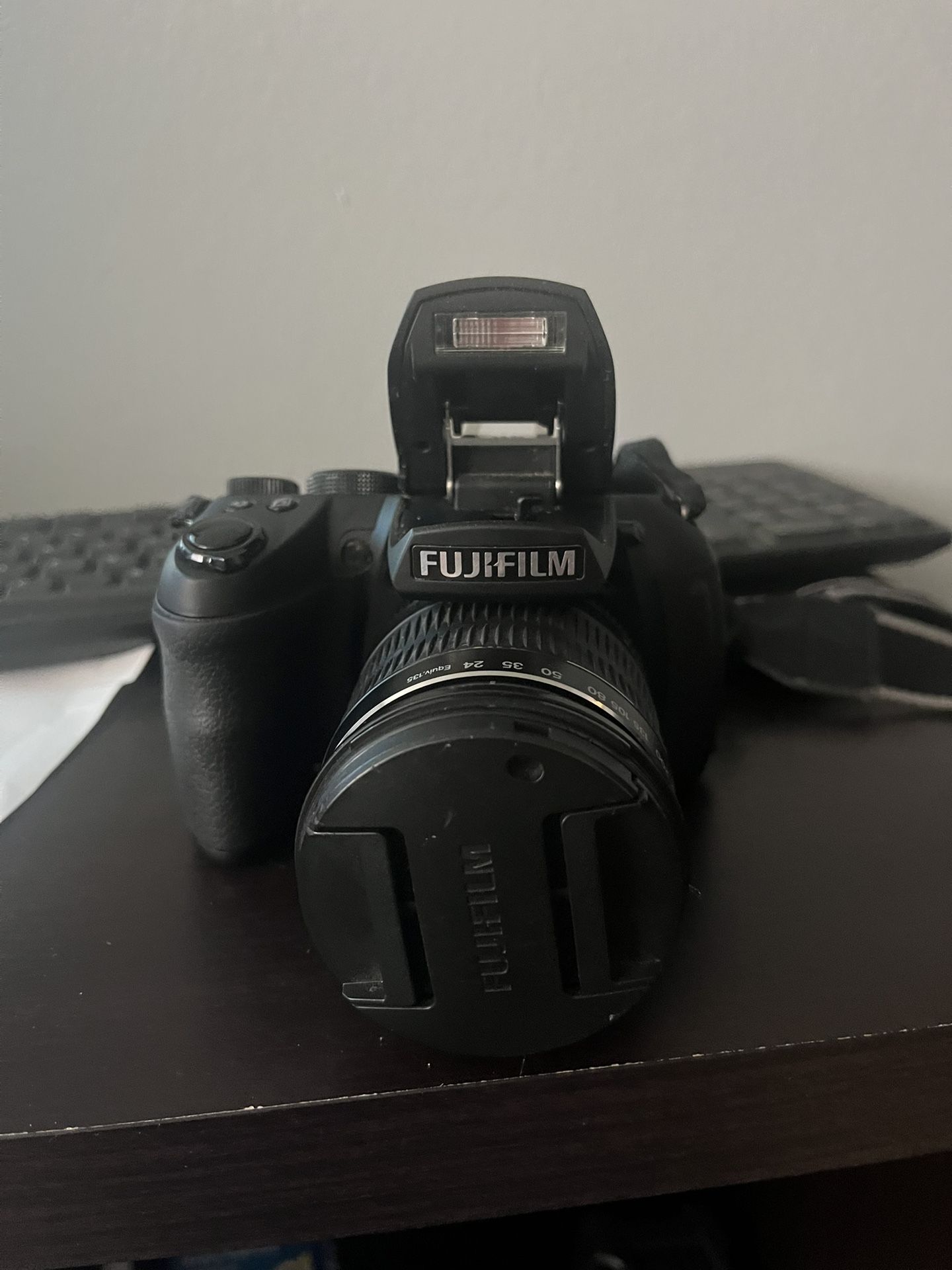 Fujifilm Finepix HS 25 EXR CAMERA