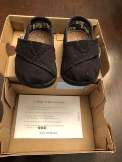 Toms kids size T2