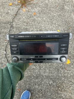 Subaru OEM CD/AUX FM/AM Car Stereo Head Unit