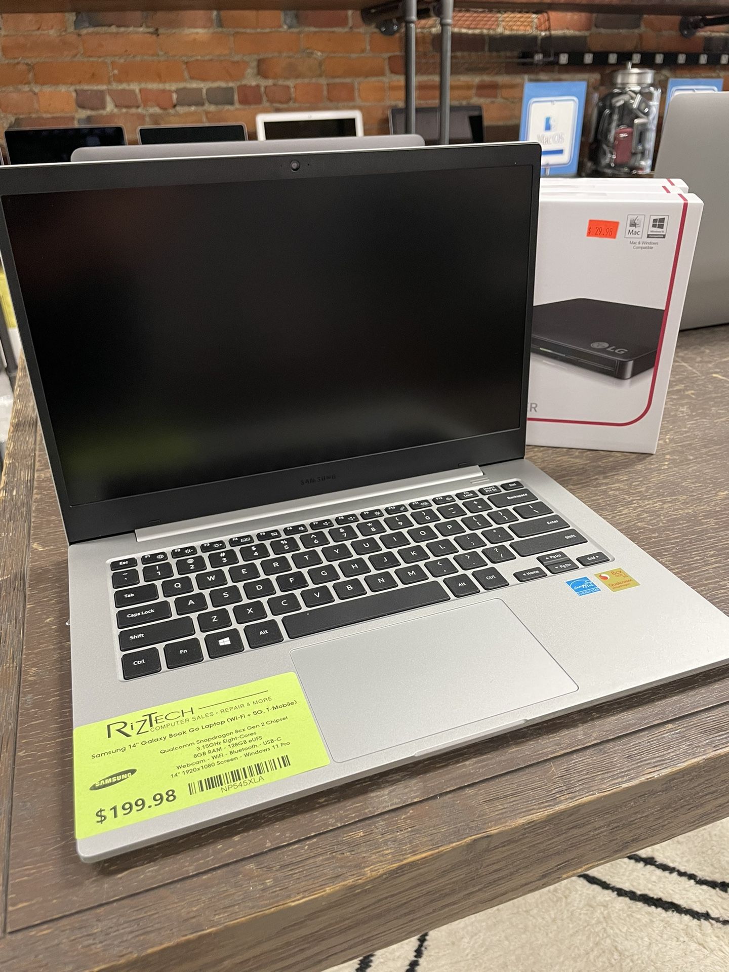 Samsung 14" Galaxy Book Go Laptop Wi-Fi 5G Cellular T-Mobile 8GB RAM 128GB eUFS W11P