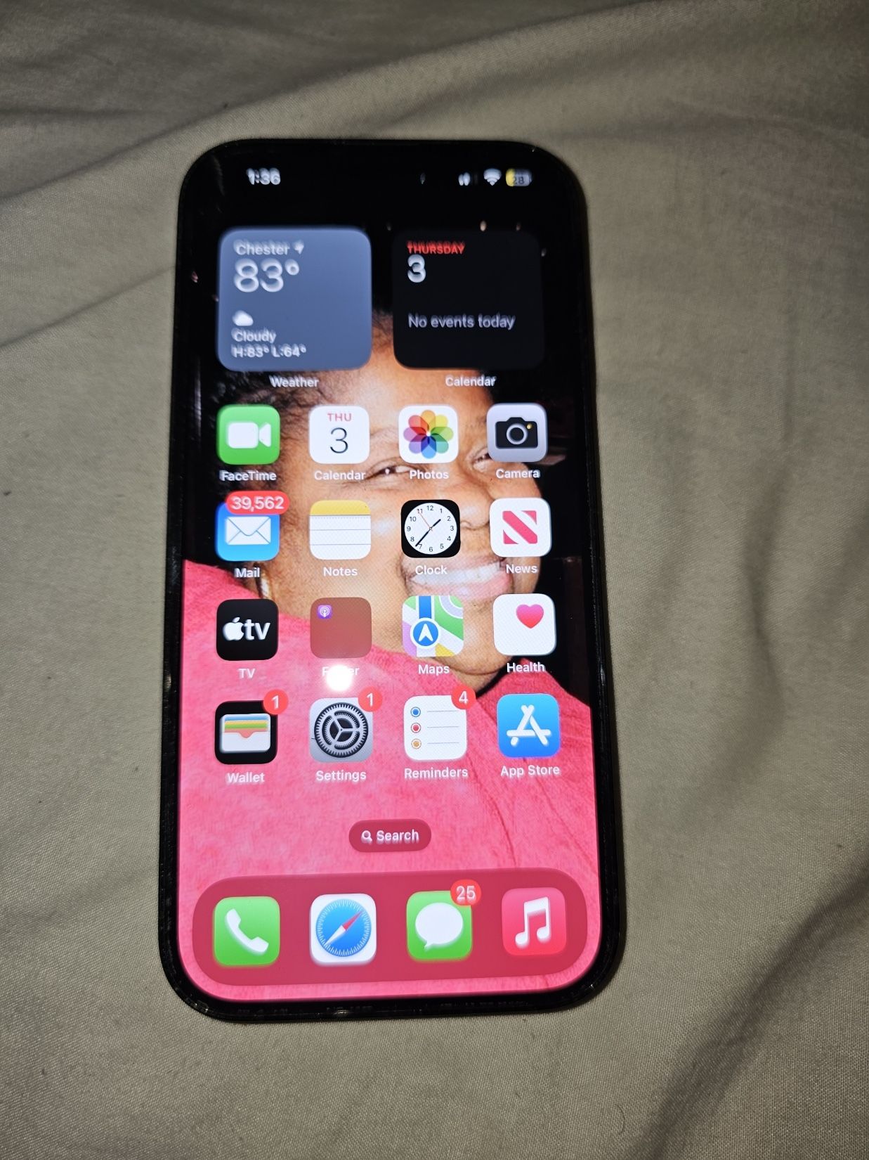 iPhone 14 Pro / Beats Headphones