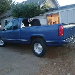 98 Chevy Silverado~ CLEAN TITLE, 150,××× Miles~ $3,900