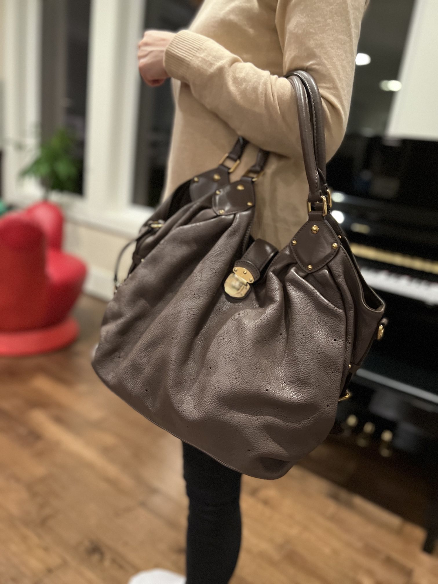 Louis Vuitton Mahina Shoulder Bag Leather for Sale in Bellevue, WA - OfferUp