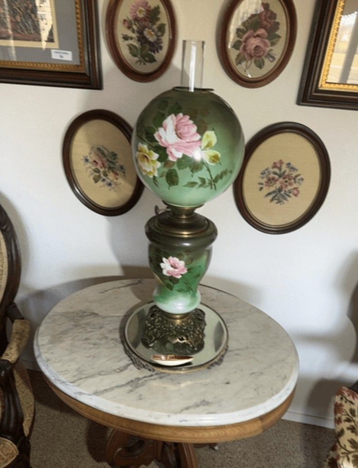 Hand Painted "Gone With The Wind" Style Parlor Oil Lamp