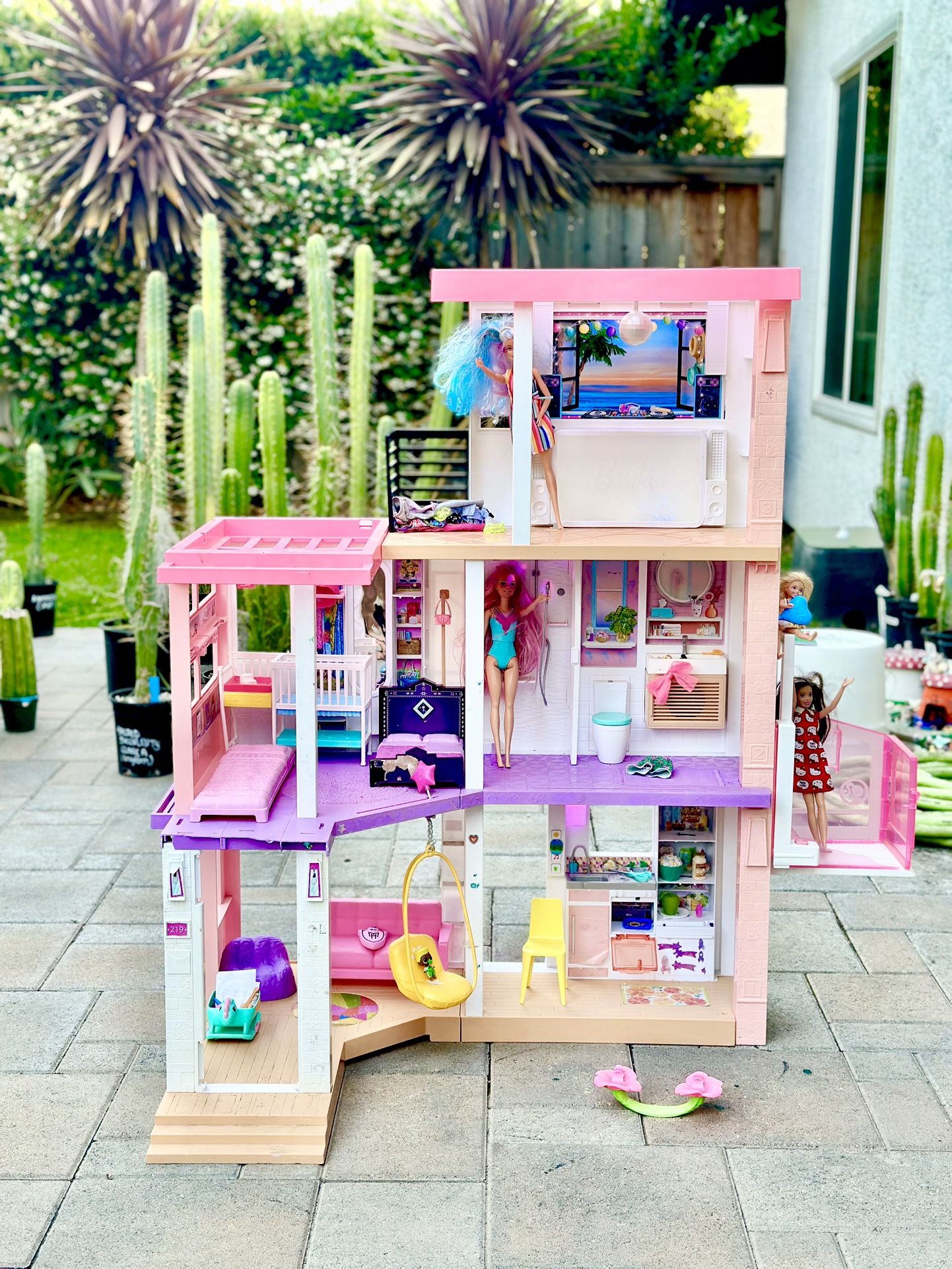 BARBIE DREAMHOUSE 2020 USED