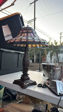 Beautiful Tiffany-Style Stained Glass Table Lamp – 23” Tall