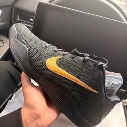 Nike Kobe 11 fade to black size 9