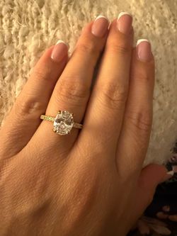 Oval solitaire