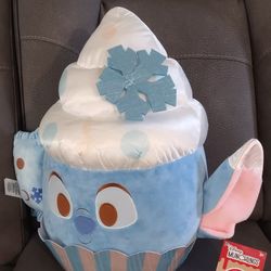Disney Season's Sweetings Munchlings Snowflake Cupcake Stitch & Sprinkles Plush