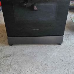 Samsung Range Stove With Wifi Capabilites 