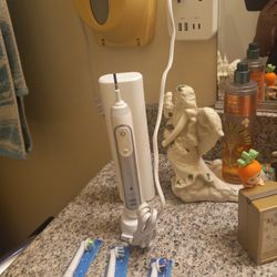 CEPILLO DE DIENTES ELECTRICO ORAL B