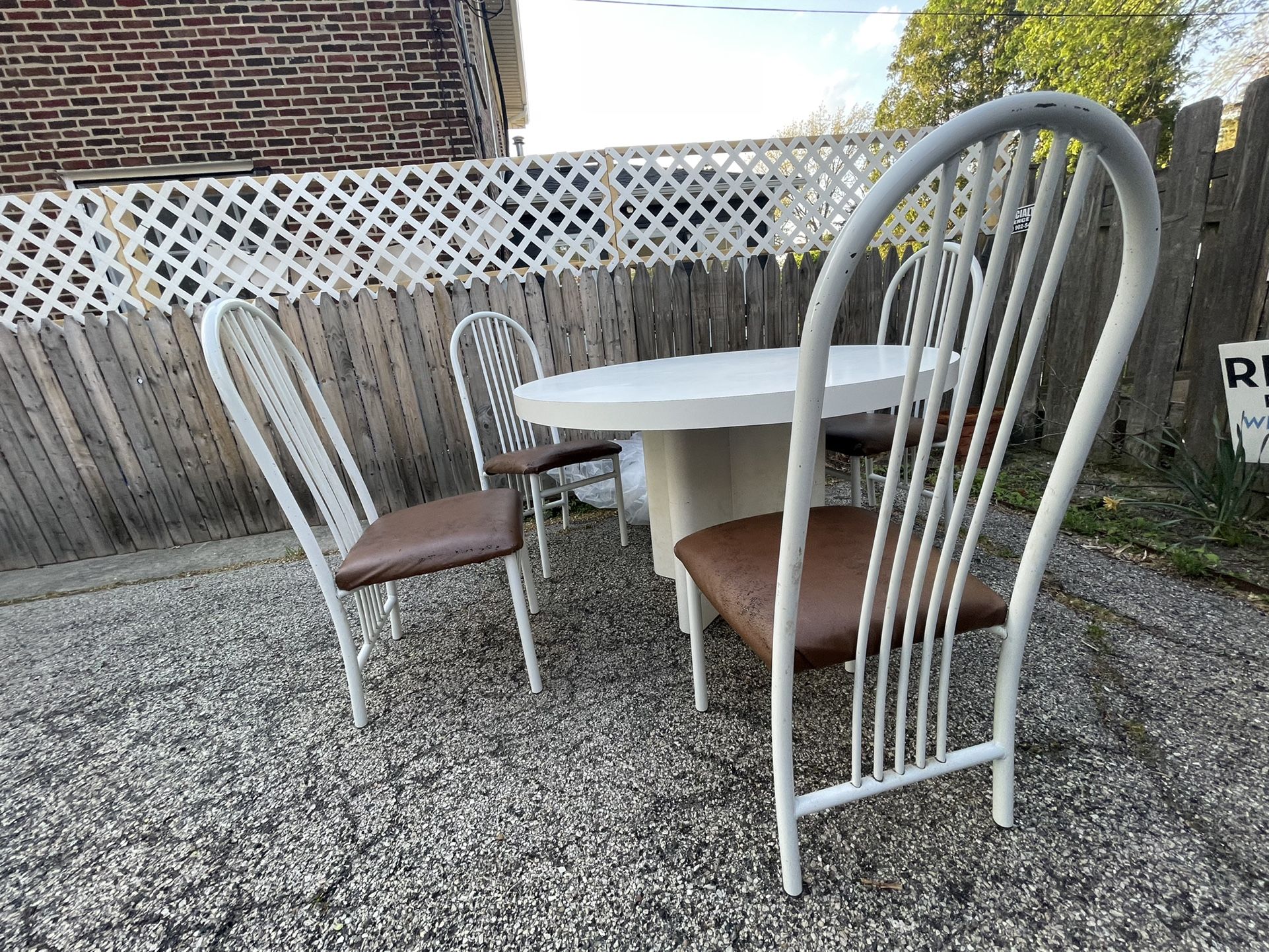 FREE Round Kitchen Table and 4 Chairs  IT IS AVAILABLE