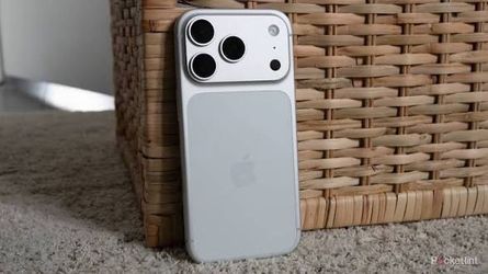 iPhone 17 Pro Max 256gig unlocked. Only selling because I am upgrading. $750