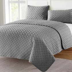 King Size Comforter And Two Pillow Shams