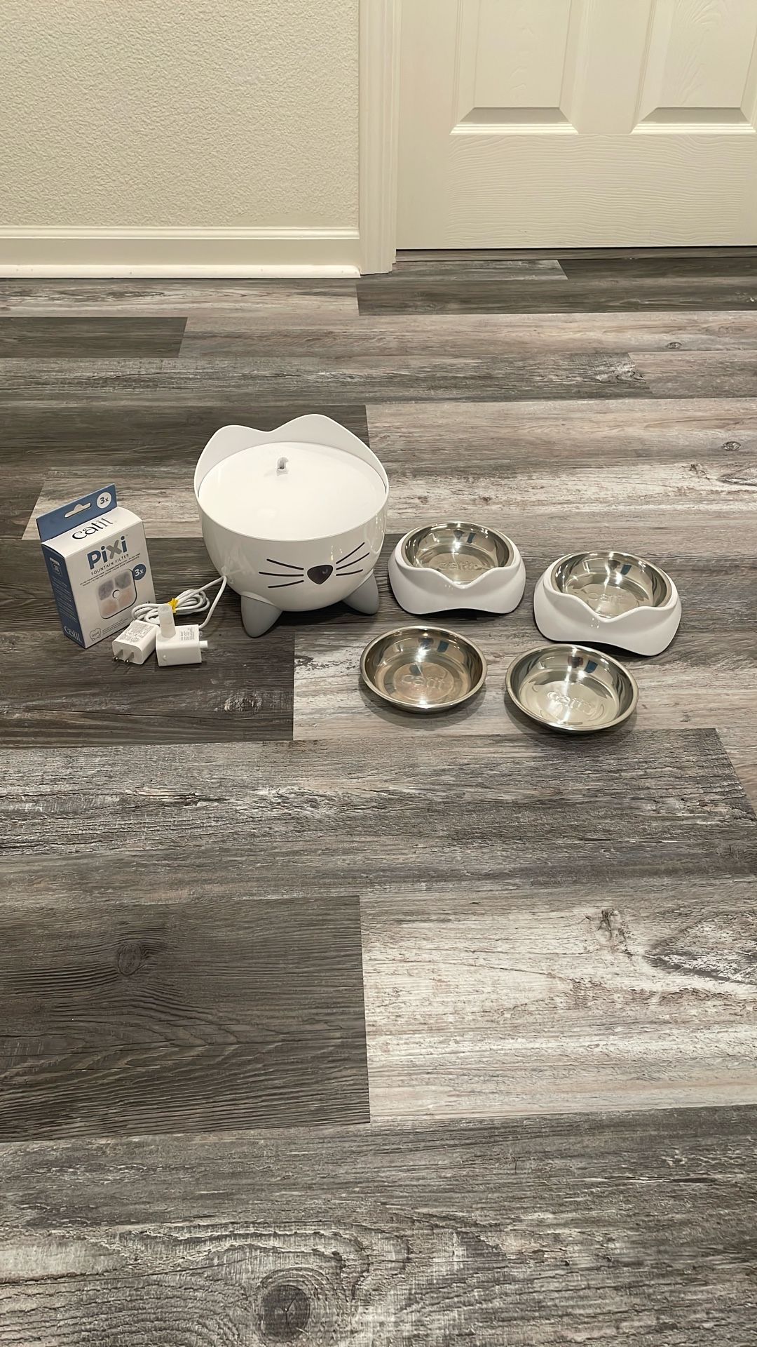 CATIT PIXI CAT WATER FOUNTAIN & 2 BOWLS