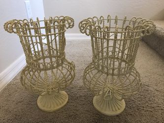 Metal wire basket / decor